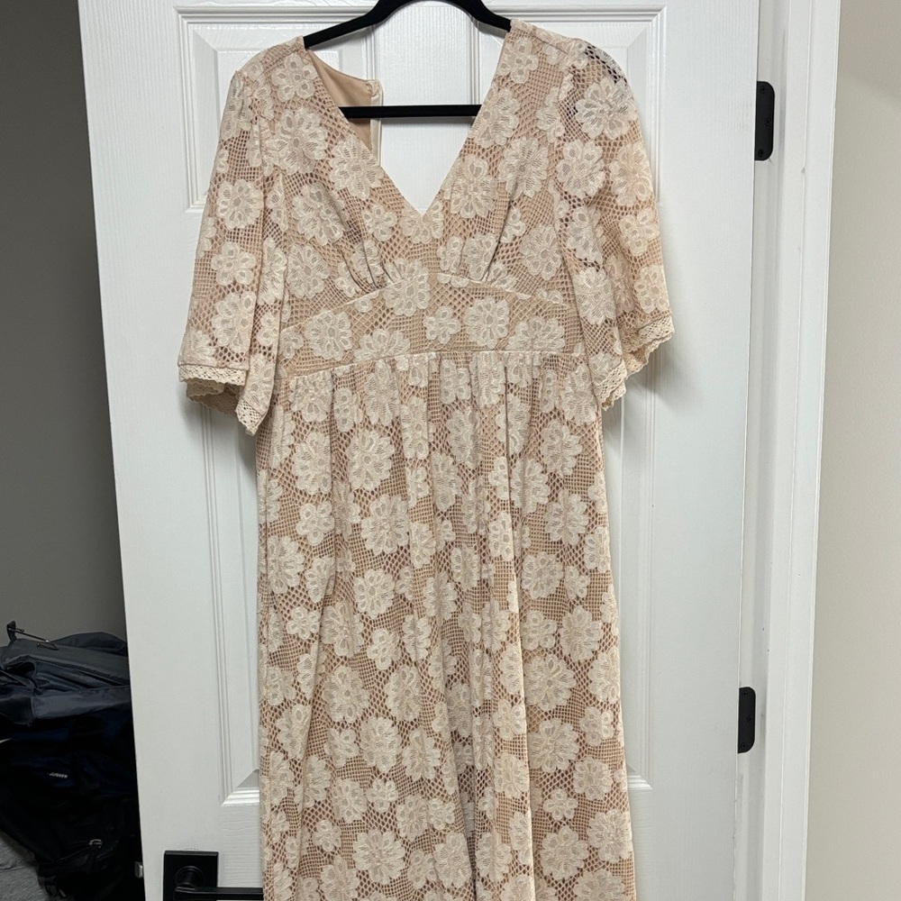 Listicle Cream Floral Lace Long Sleeve Dress